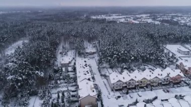 Orman Konutları Kar Przytorze Belchatow Hava Görüntüsü Polonya. Yüksek kalite 4k görüntü