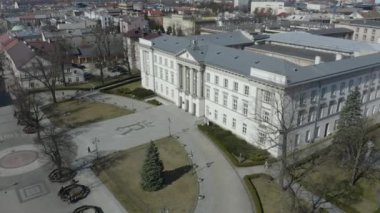 Şehir merkezindeki güzel saray Radom Hava Manzarası Polonya. Yüksek kalite 4k görüntü