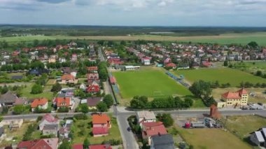 Güzel peyzaj futbol sahası Prochowice Aerial View Poland. Yüksek kalite 4k görüntü