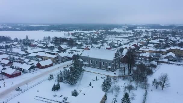 Bella Chiesa Inverno Skorkowice Vista Aerea Polonia Filmati Alta Qualità — Video Stock