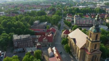 Güzel kilise Eski kasaba Dzierzoniow Hava Manzarası Polonya. Yüksek kalite 4k görüntü