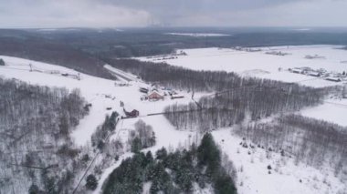Güzel Panorama Dağı Tepesi Gora Kamiensk Hava Manzarası Polonya. Yüksek kalite 4k görüntü