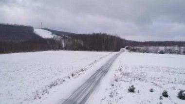 Güzel Road Mountain Hill Gora Kamiensk Hava Manzarası Polonya. Yüksek kalite 4k görüntü