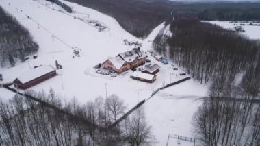 Güzel Dağ Tepesi Ormanı Gora Kamiensk Hava Manzarası Polonya. Yüksek kalite 4k görüntü