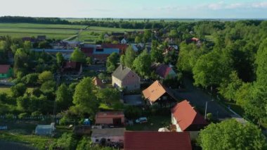 Güzel Peyzaj Evleri Gieraltowiec Hava Manzaralı Polonya. Yüksek kalite 4k görüntü