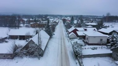 Güzel Kış Yolu Skorkowice Hava Manzarası Polonya. Yüksek kalite 4k görüntü