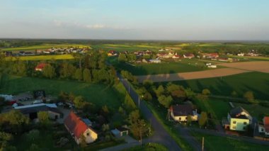 Güzel Panorama Evleri Zimna Wodka Havacılık Görünümü Polonya. Yüksek kalite 4k görüntü
