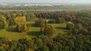 Güzel Orman Parkı Mlociny Varşova Hava Manzarası Polonya. Yüksek kalite 4k görüntü