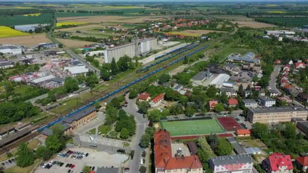 Prachtig Panorama Trein Strzelin Antenne Uitzicht Polen Hoge Kwaliteit Beeldmateriaal — Stockvideo