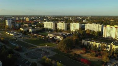 Güzel Ev Malikanesi Tarchomin Varşova Hava Manzarası Polonya. Yüksek kalite 4k görüntü