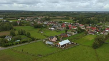 Güzel Panorama Evleri Skorkowice Hava Manzaralı Polonya. Yüksek kalite 4k görüntü