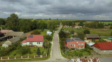 Güzel Panorama Evleri Skorkowice Hava Manzaralı Polonya. Yüksek kalite 4k görüntü