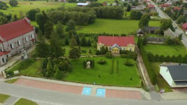 Kilise Papaz Evi Skorkowice Hava Manzarası Polonya. Yüksek kalite 4k görüntü
