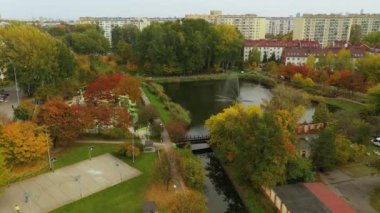 Güzel Pond Wawrzyszew Varşova Hava Manzaralı Polonya. Yüksek kalite 4k görüntü