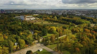 Güzel Park Kutbu Mokotowskie Varşova Hava Manzaralı Polonya. Yüksek kalite 4k görüntü