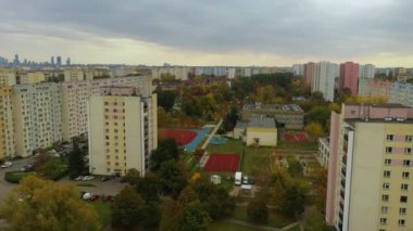 Güzel oyun parkı Wawrzyszew Varşova Hava Manzaralı Polonya. Yüksek kalite 4k görüntü