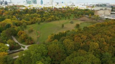 Güzel Park Kutbu Mokotowskie Varşova Hava Manzaralı Polonya. Yüksek kalite 4k görüntü