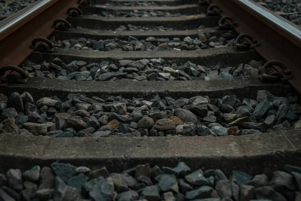 Detail Von Eisenbahngleisen Aus Eisen Holz Und Kies Einem Vorort — Stockfoto
