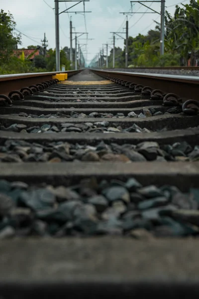 Detail Von Eisenbahngleisen Aus Eisen Holz Und Kies Einem Vorort — Stockfoto
