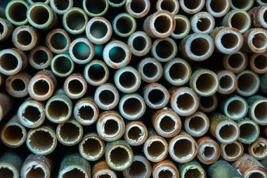 A large pile of small bamboo, which will later be made into various crafts such as children's toys, straws, flutes, and others, the production process is done manually by local craftsmen
