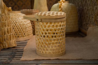 Product details that have been completed from bamboo-based handicrafts, produced by small home-based businesses that produce products such as bamboo trays, boxes, lampshades, bowls, bags and others