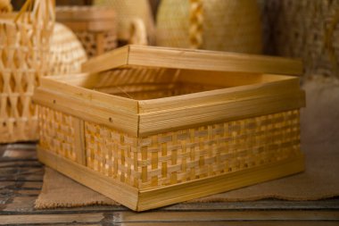 Product details that have been completed from bamboo-based handicrafts, produced by small home-based businesses that produce products such as bamboo trays, boxes, lampshades, bowls, bags and others
