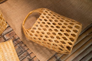 Product details that have been completed from bamboo-based handicrafts, produced by small home-based businesses that produce products such as bamboo trays, boxes, lampshades, bowls, bags and others