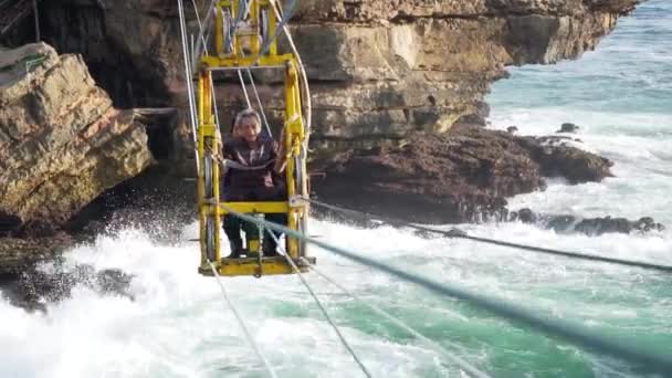 Get Adrenaline Pumping Traditional Human Drawn Gondola Ride Other Side — Vídeo de Stock