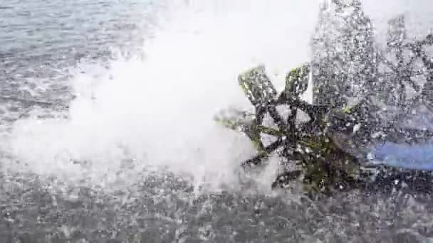 Waterwheel Κόκκινη Λίμνη Ιχθυοκαλλιέργειας Τιλάπια Waterwheel Σύστημα Για Την Κυκλοφορία — Αρχείο Βίντεο