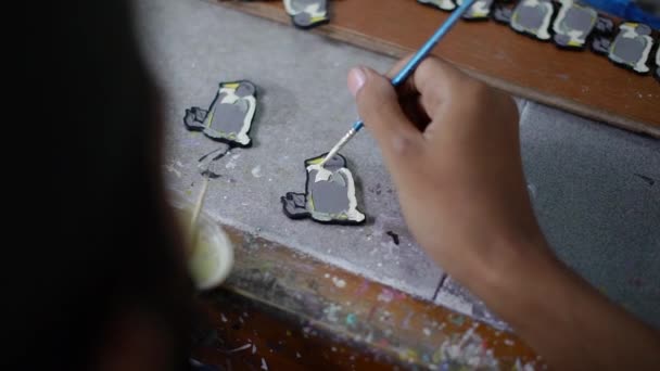 Процес Виготовлення Ремісничих Шпильок Акрилової Кольорової Емальованої Фарби Всі Процеси — стокове відео