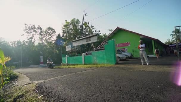 Manhã Pátio Escola Primária Zona Rural Indonésia Crianças Vão Escola — Vídeo de Stock