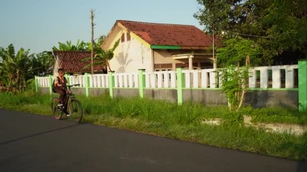 Πρωί Στην Αυλή Του Δημοτικού Σχολείου Στην Αγροτική Ινδονησία Παιδιά — Αρχείο Βίντεο