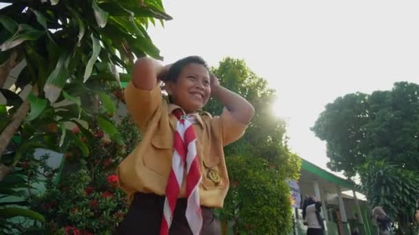 Radość Dzieci Szkole Podstawowej Indonezji Podczas Porannych Ćwiczeń Przed Rozpoczęciem — Wideo stockowe