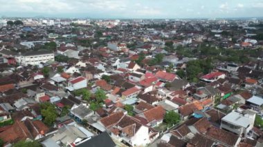 Asya 'daki yoğun kentsel alanlara ait hava görüntüleri, yoğun nüfuslu kentsel alanlardaki İHA hareketinin yavaş çekim görüntüleri ve en az yeşil alana sahip ofis alanları