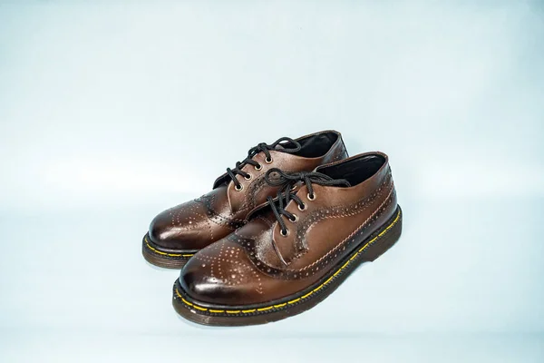 Brogue Wingtip Completo Sapato Marrom Escuro Com Gradação Preta Feito — Fotografia de Stock