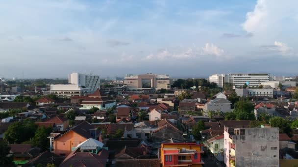Légi Felvétel Egy Sűrűn Lakott Városi Területről Indonézia Egyik Régiójában — Stock videók