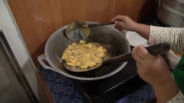 Hacer Chips Tortilla Caseros Con Herramientas Simples Pero Todavía Saben — Vídeo de stock