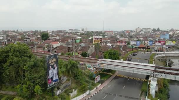 Zdjęcia Lotnicze Gęsto Zaludnionego Obszaru Centrum Yogyakarta Indonezji Nagranie Drona — Wideo stockowe