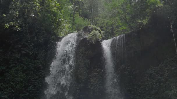 Нетронутые Красивые Водопады Близнецы Гренженгана Расположены Дикой Природе Национального Парка — стоковое видео