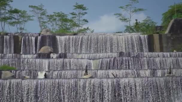 Der Sabo Staudamm Ist Sehr Groß Mit Einem Sechsstöckigen Damm — Stockvideo