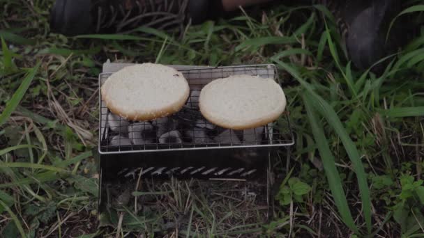 Ormanda Peynirli Hamburger Köftesi Pişirmek Asmr Sesi Sakin Rahat Bir — Stok video