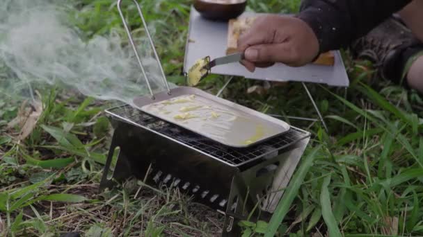 Ormanda Peynirli Hamburger Köftesi Pişirmek Asmr Sesi Sakin Rahat Bir — Stok video