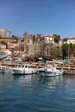 Liman ve şehir Antalya, Akdeniz.