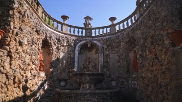 Una Fontana Vecchio Monumento Pietra Antica Fontana Fattoria Con Fontana — Video Stock