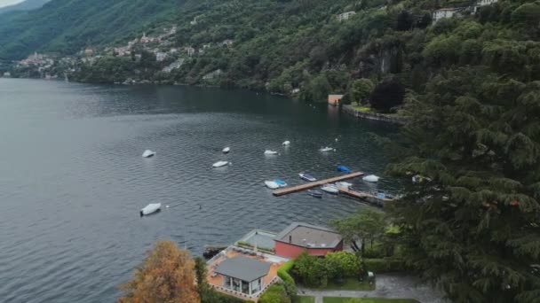Club Náutico Yate Marina Barco Italia Lago Como Terreno Montañoso — Vídeo de stock