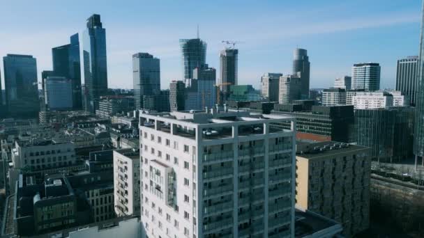 多层的建筑物 梅戈波利斯 市中心 华沙从天而降波兰 玻璃摩天大楼 商务中心 办公楼 高质量的4K镜头 — 图库视频影像