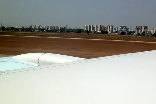 Föld Egy Nagy Sugárhajtású Repülőgép Bejáratán Keresztül Látható — Stock Fotó