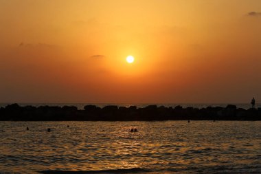 Güneş Akdeniz 'in ufuk çizgisinin altında batıyor..