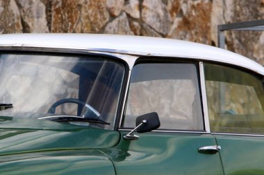 Bir araba cesedinin küçük bir parçası.. 