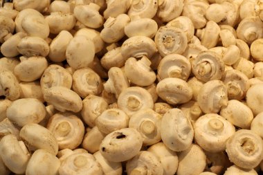 İsrail 'de bir pazarda taze sebze ve meyve satılıyor..